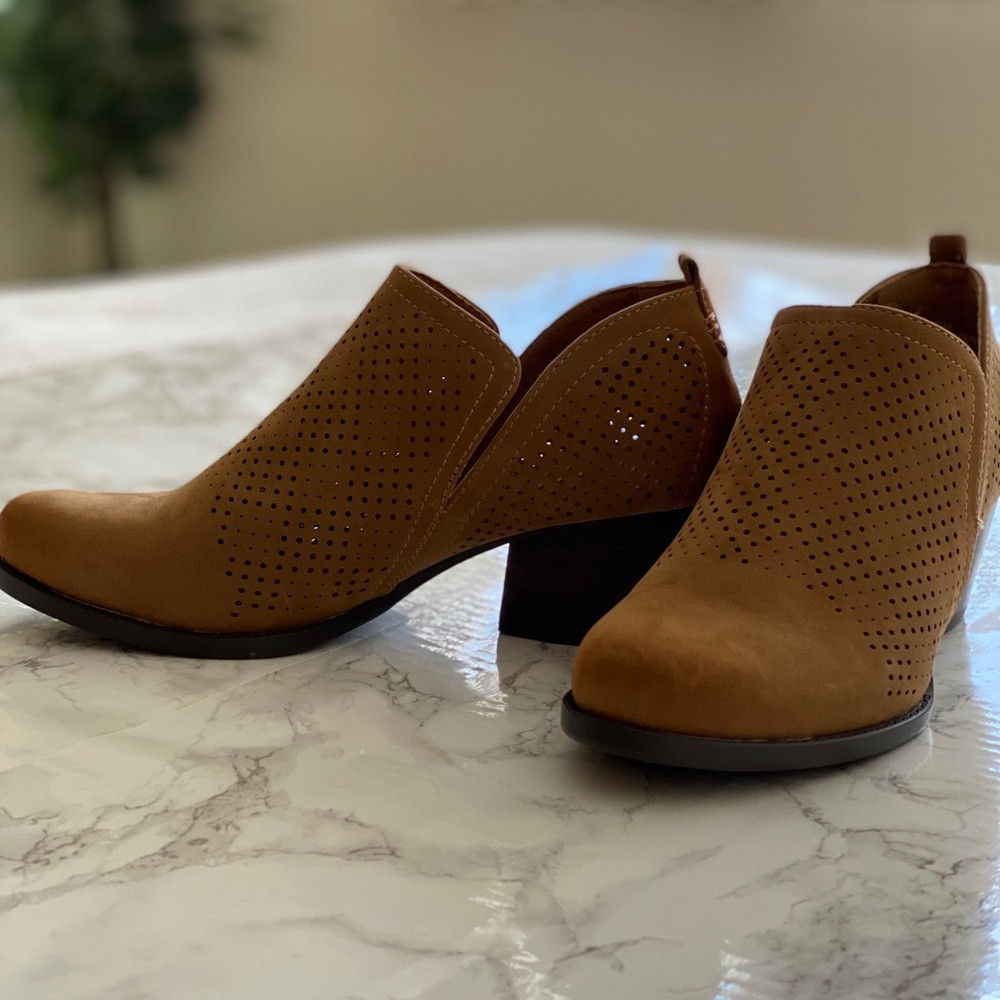 Bare Traps Booties - Picture 2 of 9